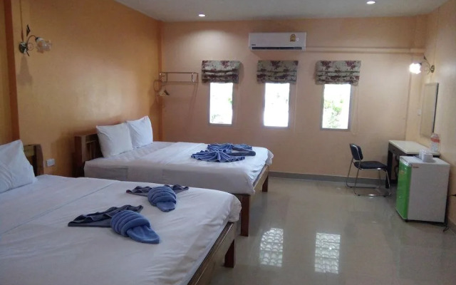 Naris Phuview Resort