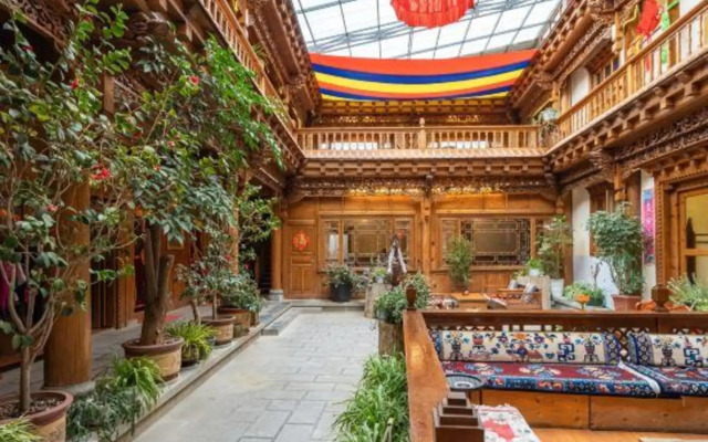 Shangri la Le Fu Ge Dan Inn (dukezong ancient city store)