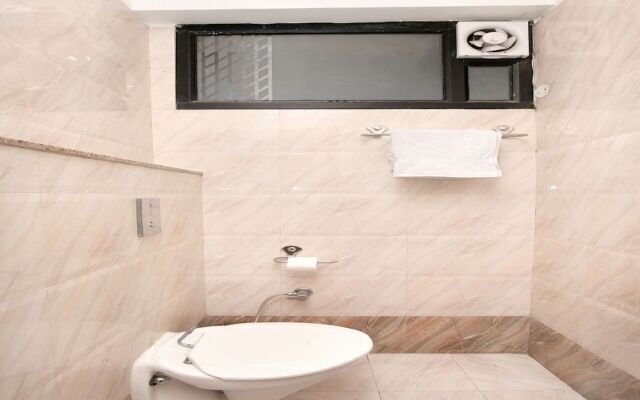 OYO 15030 Hotel ESS PEE Grand