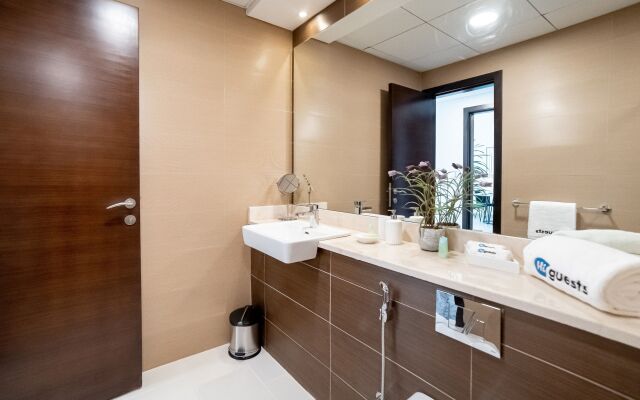 Amazing 1BR apartment with waterfront views!