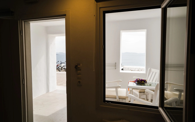 Flaskos Luxury Suites