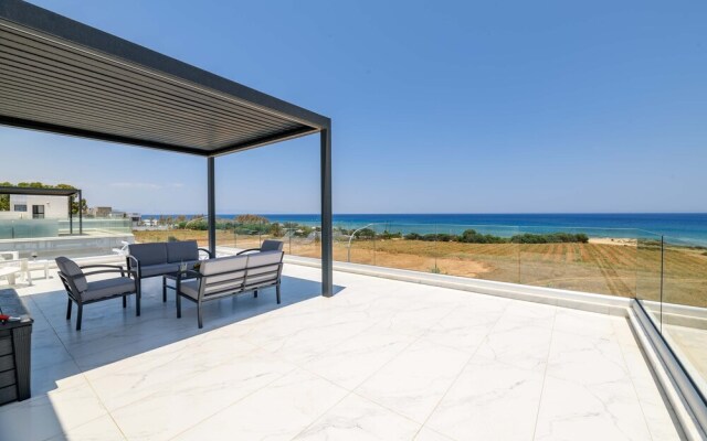 By The Beach - Emerald Seaview Villa