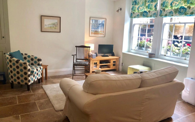 Garrard's Retreat - 1 Bedroom with marble floors & patio