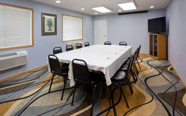 Grandstay Hotel and Suites