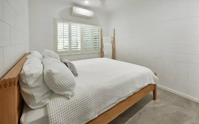 Beachfront - 'Pippies on the Beach' @ Bramston