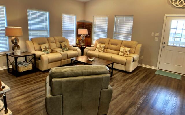 A Silver Lining - 4 Br Home