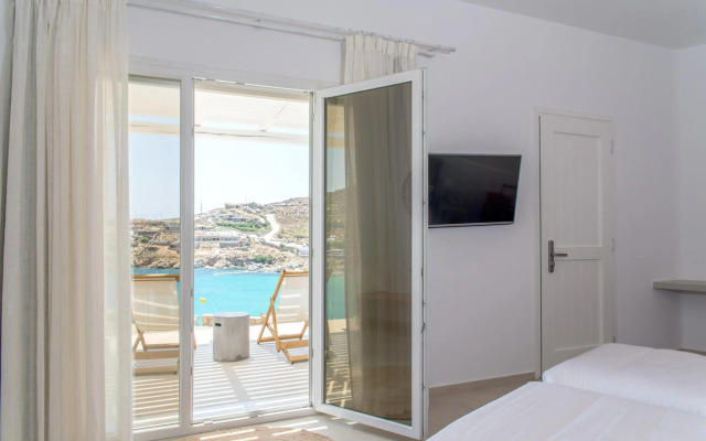 Super Paradise Hotel
