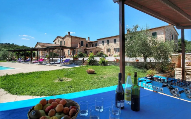 Vintage Farmhouse with Pool in Asciano