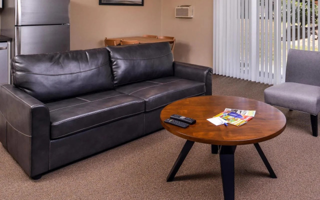 Interurban Suites Hotel