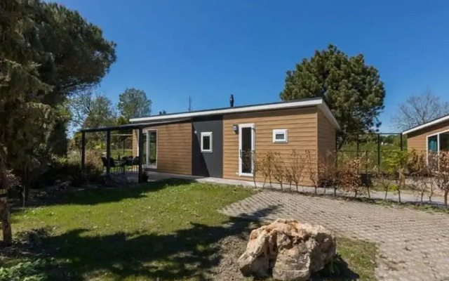 Cozy Chalet in Vrouwenpolder With Garden