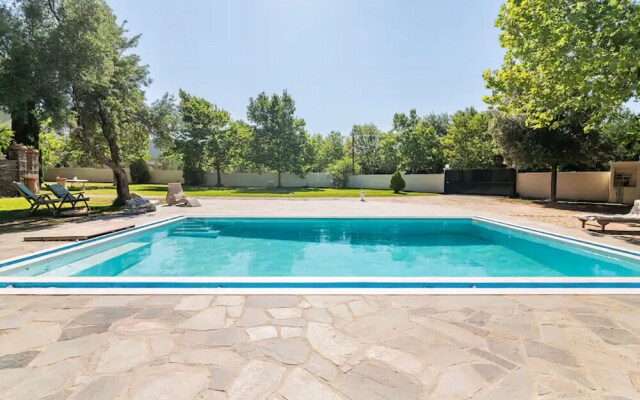 Estate Villa OINOI with Pool