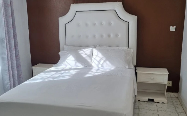 Csompo Empire one bedroom apt