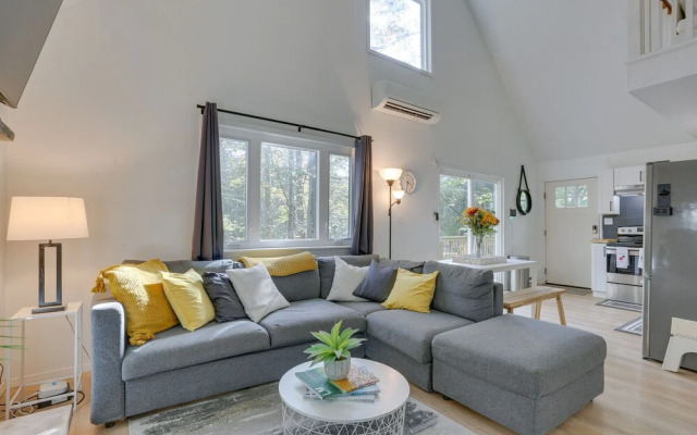 Modern Poconos Chalet w/ Private Hot Tub, Fire Pit