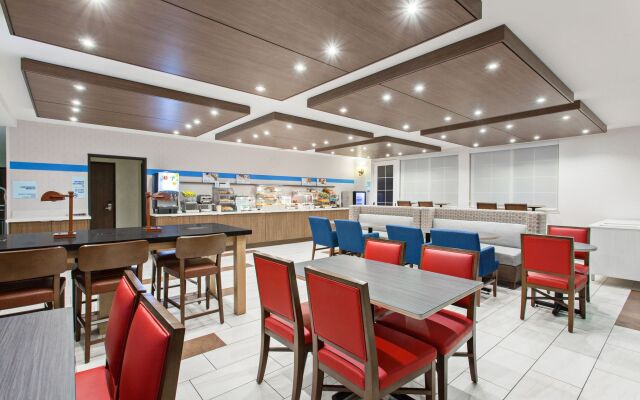 Holiday Inn Express Hotel & Suites Oakland-Airport by IHG