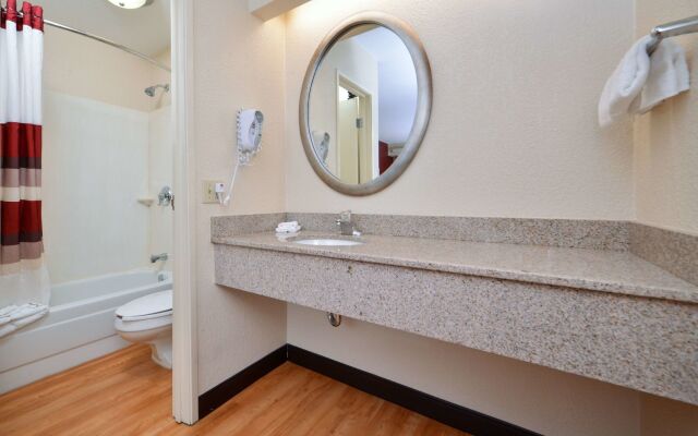 Super 8 by Wyndham Deerfield/Northbrook
