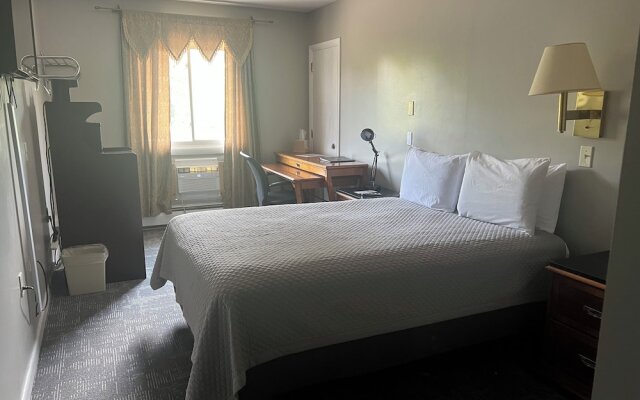 Maine Woods Inn at Vacationland Inns