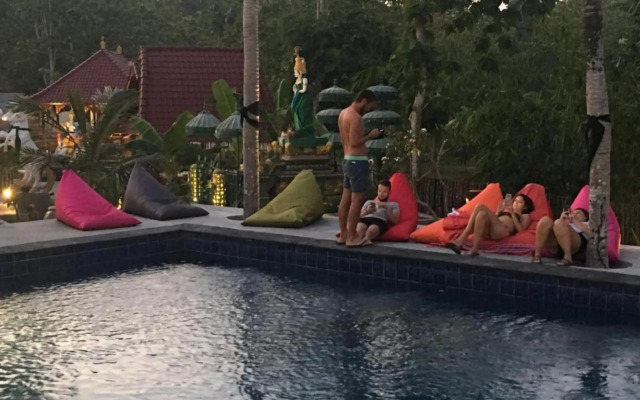 Kubu Reot Taman Asri