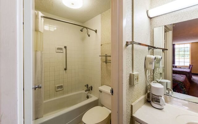 Rodeway Inn & Suites