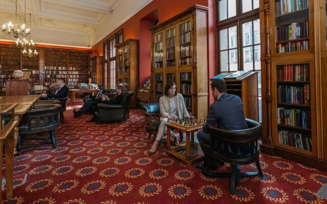 Rand Club Suites