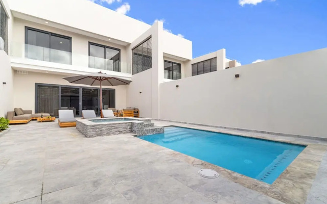 NEW Lux 4BR Villa w Private Pool Walk to Beach