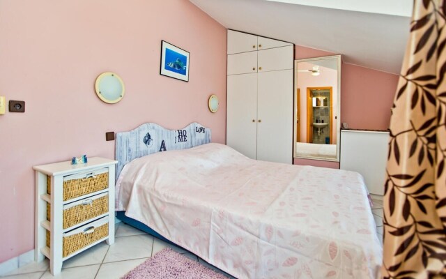 Amazing Home in Smricevica With Wifi and 6 Bedrooms