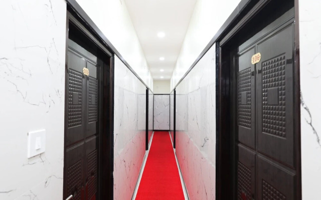 OYO 16537 Guru Comforts