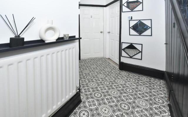 Beautiful 3-bed House by Ministays Stoke-on-trent
