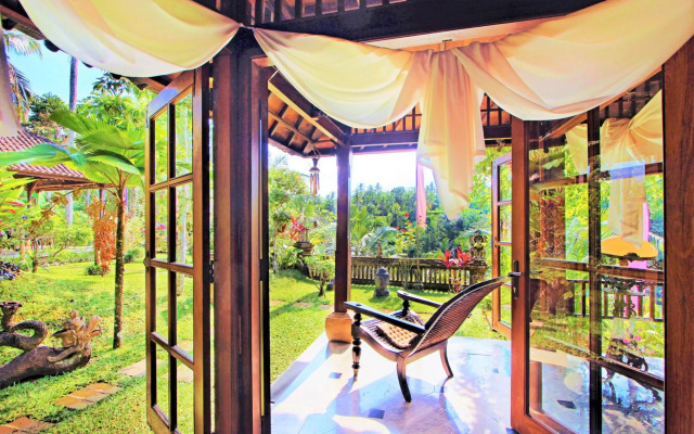 The Mahogany Villa