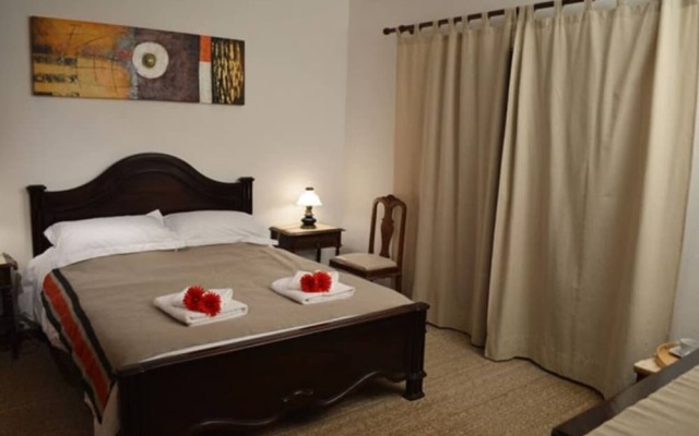 Sleeps22-garden-hottub-pool-barbecue-jacuzzi