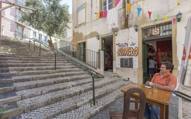 Spacious Alfama Duplex, By TimeCooler