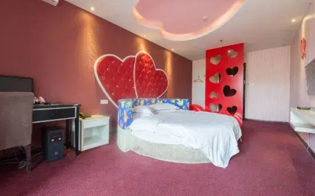 Red Ant Theme Hotel (Xinxianghe Normal University Wanda Branch)