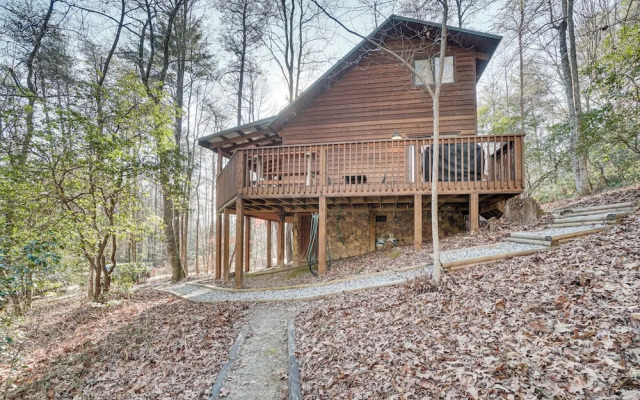Sautee Nacoochee Mtn Paradise w/ Spacious Deck!