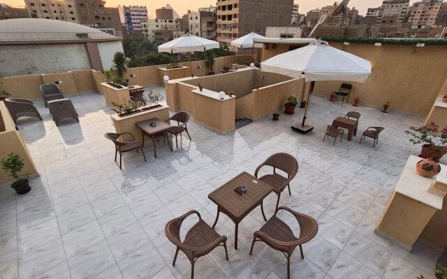 DISCOVER Pyramids inn
