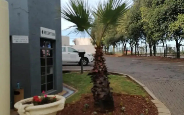 Airport Inn and Suites