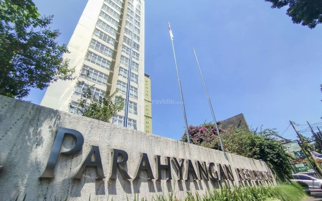 Modern 2Br Apartment Without Living Room At Parahyangan Residence