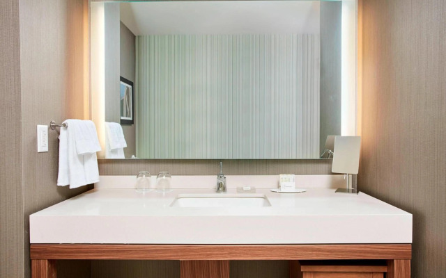 Courtyard by Marriott Erie Bayfront