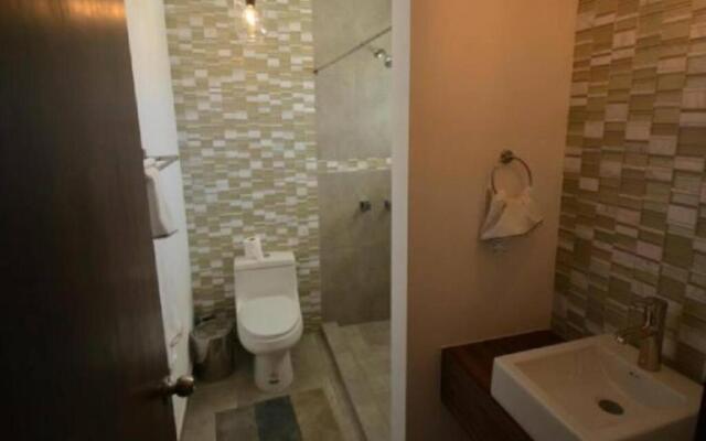 Lovely 3BR condo with Pool FREE Parking