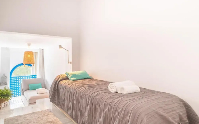 Marbella Pool House Gf55on sea Shore