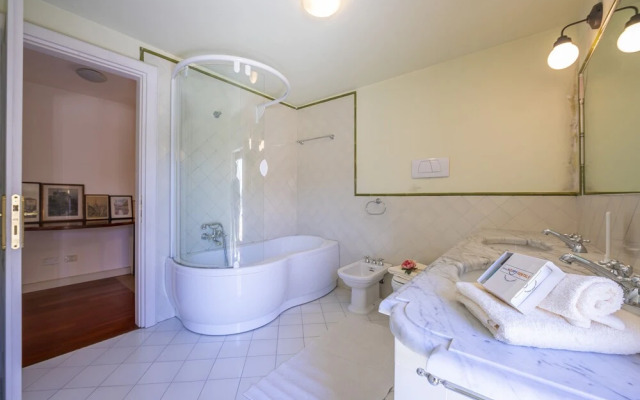 Villa Faccioli Oleandro With Shared Pool