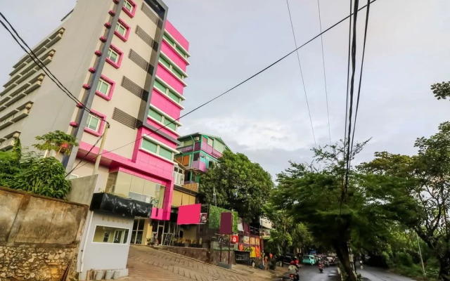 NIDA Rooms Racing Center Makassar