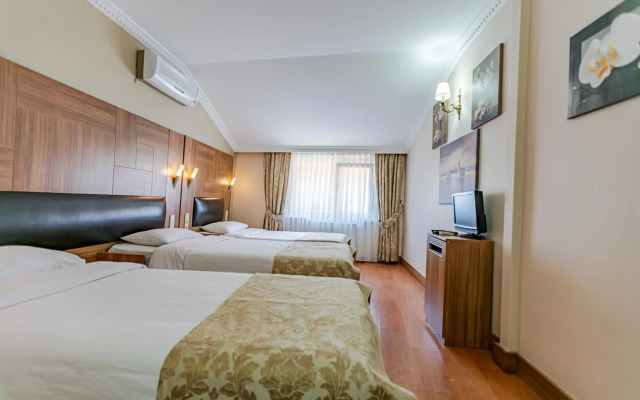 Vernazza Suites Hotel