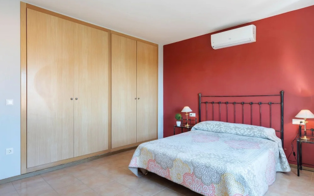 Fancy Holiday Home by the Sea in Calpe With Pool