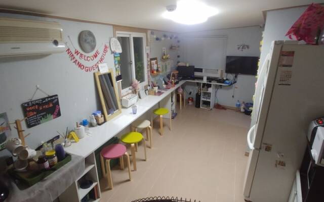 Ninano Guesthouse - Hostel