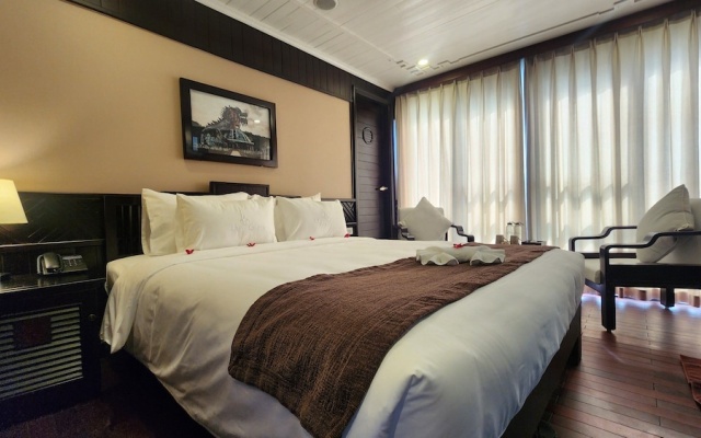 Lily Cruise – Guest Rooms – Ha Long