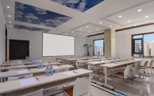 Fengqi Wutong Hotel