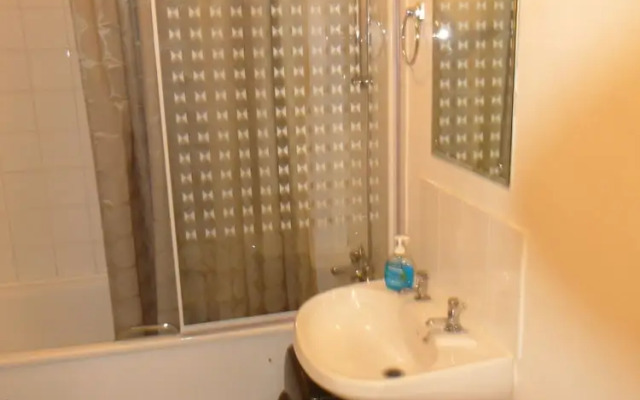 SS Property Hub – Apartment Close to Hyde Park