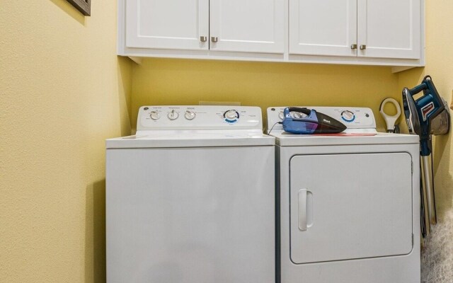 Sweetsol 4 Bedroom Home by RedAwning