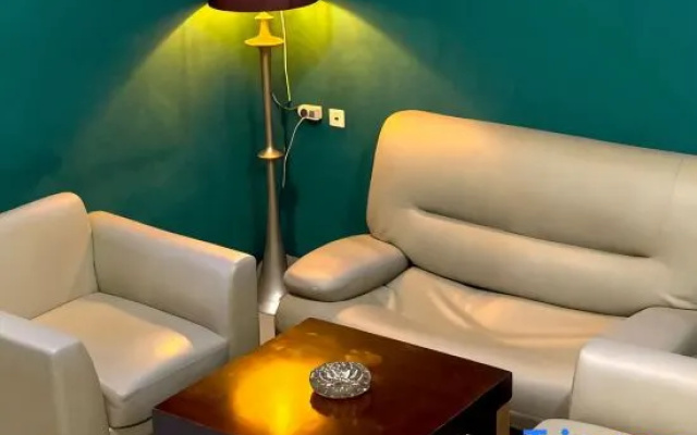 M o M Guest House