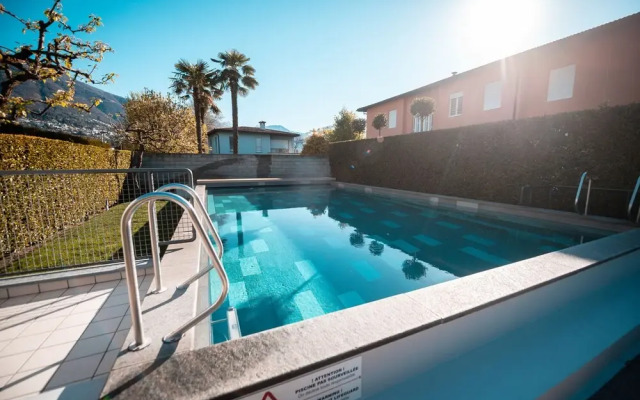 Ascona Lodge, Pool & Garden Retreat