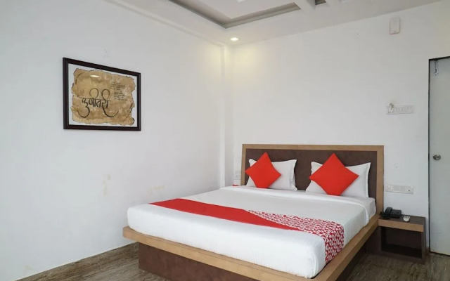 OYO 18730 Galaxy Inn